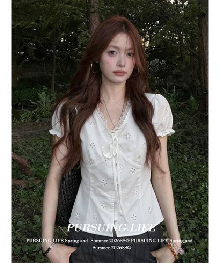 프랑스식 V넥 레이스 반팔 여성 셔츠 여름 착용 가져 가라. 거품 소매 레이스업 셔츠 캐주얼 품격 화이트 맨위