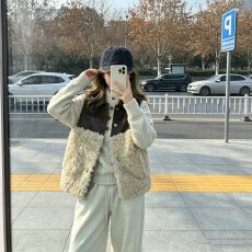 批发韩系复古短款翻领拼接羊羔毛马甲女秋冬宽松显瘦无袖叠穿马夹外套