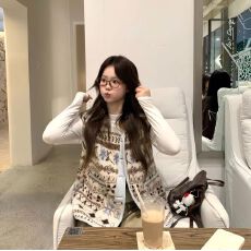 批发美式复古羊羔毛马甲背心女秋<b class='q'>冬</b>新款高级感叠穿费尔岛外套上衣