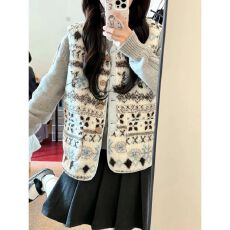 批发Yoursjin 奶蓝/棕咖 2026秋<b class='q'>冬</b>费尔岛羊羔毛麂皮马甲背心上衣叠穿