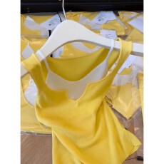 批发明媚黄撞色<b class='q'>假两件</b>吊带背心女夏季修身显瘦辣妹<b class='q'>上衣</b>纯欲风百搭小衫