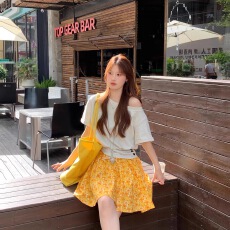 批发。 橙色碎花半身裙，松紧腰+内衬