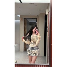 批发己出货 复古豹纹毛毛新款字母印花显瘦半身