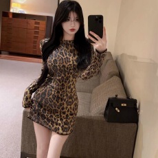 批发己出货 <b class='q'>欧美风</b>时尚简约蛇亮片新款洋气包臀显瘦<b class='q'>连衣裙</b>