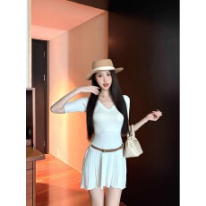 批发卡其色v领半袖针织连衣裙女夏季辣妹修身百褶短裙显瘦收腰a字裙子