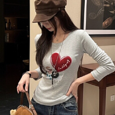 批发韩版<b class='q'>街头</b>休闲百搭长袖T恤女设计感修身显瘦印花上衣潮