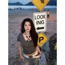 批发夏季收腰显瘦设计感性感短袖T恤上衣女