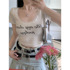 批发字母<b class='q'>印花</b>紧身白色T恤女装夏季新款辣妹短款修身短袖蕾丝拼接上衣