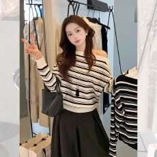 批发法式一字肩条纹长袖针织衫女早秋设计感内搭打底短款修身露肩上衣