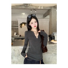 批发V领修身<b class='q'>T</b><b class='q'>恤</b>女冬季超好看新款长袖内搭显瘦复古纯色上衣