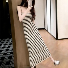 批发纯欲性感条纹针织包臀连衣裙女2026夏季设计感吊带收腰显瘦长裙女