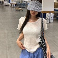 批发2026夏日白色肌理感正肩短袖T恤女后背<b class='q'>镂空</b>扭结设计修身显瘦上衣