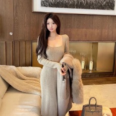 批发长袖针织连衣<b class='q'>裙</b>女春季方领高级感修身显瘦气质收腰长<b class='q'>裙</b><b class='q'>内</b>搭打底<b class='q'>裙</b>