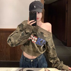 批发<b class='q'>欧美</b>迷彩宽松短款斜肩长袖卫衣女春秋小众设计感百搭外穿露肩上衣