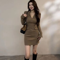 批发法式时尚V领假口袋加绒<b class='q'>连衣裙</b>女秋冬高级感御姐纯欲显瘦包臀短裙