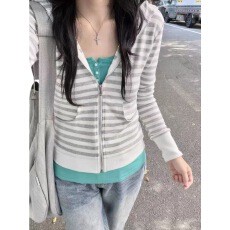 批发韩系灰白条纹连帽拉链开衫女修身<b class='q'>短款</b><b class='q'>卫衣</b>小个子显瘦长袖外套早秋
