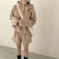 批发韩系慵懒灰色连帽卫衣短裤套<b class='q'>装</b><b class='q'>女</b>早秋宽松半开扣休闲两件套小个子