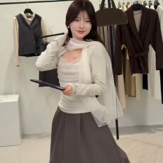 批发极简轻熟风网纱拼接长袖T恤女秋季设计感小众修身显瘦打底衫上衣