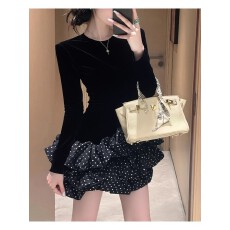 批发秋冬精致小个子穿搭巨好看重要场合<b class='q'>赫本</b><b class='q'>风</b>黑色丝绒花苞拼接连衣裙