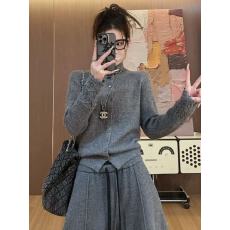 蕾丝拼接半高领针织衫女秋冬新款独特别致收腰修身显瘦打底上衣潮