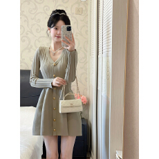 批发法式气质赫本风针织连衣裙秋季新款独特别致高级感收腰显瘦小短裙