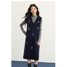 批发2025减龄好看千金风刺绣V领背心裙子女<b class='q'>秋</b>冬新款无袖连衣裙