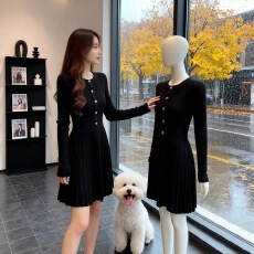 批发轻熟优雅风针织连衣裙女2025<b class='q'>秋</b>冬季长袖气质收腰显瘦A字毛衣裙子