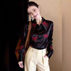 批发黑色缎面小马印花衬衫女<b class='q'>春</b>秋新款轻奢高级感尖领衬衣气质长袖上衣