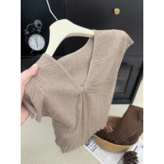 批发自留推荐款V领扭结<b class='q'>针织衫</b>女法式设计感百搭显瘦气质短袖短款上衣