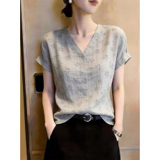 批发灰色V领碎花<b class='q'>衬衫</b>女2026夏季新款时尚减龄宽松显瘦设计感印花上衣