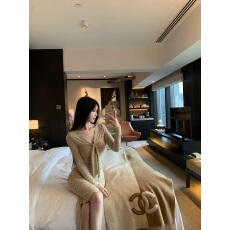 批发THE SWAN司凰轻奢 爱穿的日常款精致磨毛蕾丝针织上衣<b class='q'>半身裙</b>套装