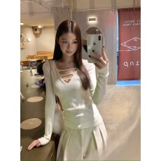 批发红人馆毛衣女款2025新款冬季可外穿内搭<b class='q'>上衣</b>巨辣高级感修身针织衫