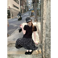 批发孔真烦呐 黑色针织短袖波点百褶半身裙套装搭配一整套<b class='q'>显瘦</b>又减龄