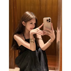 批发titi小姐姐许你耀眼吊带背心女<b class='q'>夏</b>季亮片小香露背挂脖短款上衣