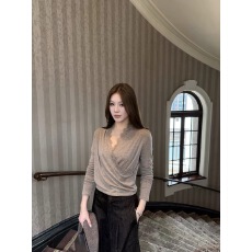 批发蝶宝嘻 氛围感巧思 莱赛尔羊毛混纺<b class='q'>长袖</b>蕾丝拼接荡领针织<b class='q'>T</b><b class='q'>恤</b>女