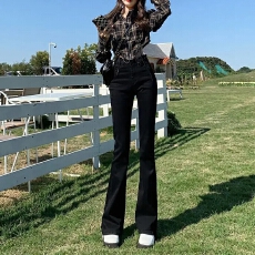 批发黑色微喇牛仔裤女<b class='q'>春</b>秋韩版2025年新款高腰显瘦马蹄裤<b class='q'>春</b>秋喇叭裤子