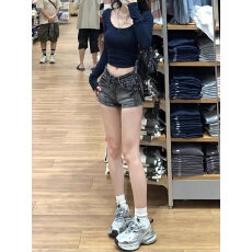 批发美式50小个子低腰辣妹黑灰色包臀牛仔短裤女修身显瘦水洗磨白<b class='q'>热裤</b>