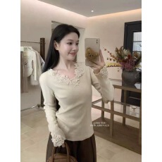 2025新款冬季气质温柔风水溶蕾丝花边V领修身显瘦针织衫