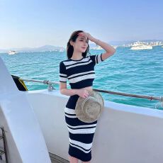 批发【3.29,20点开卖】圆领<b class='q'>条纹</b>针织上衣+高腰<b class='q'>条纹</b>半裙<b class='q'>套装</b>