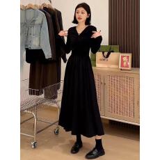 批发大码法式气质V领收腰连衣裙女2025<b class='q'>秋</b>季胖mm梨形身材巨显瘦小黑裙