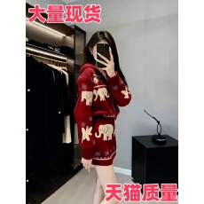 批发休闲风红色连帽针织外套上衣短裙套装女冬季圣诞氛围感毛衣<b class='q'>两件套</b>