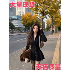 批发法式轻熟风显身材气质时尚<b class='q'>套装</b>女秋季排扣连衣裙毛绒半身裙两件套