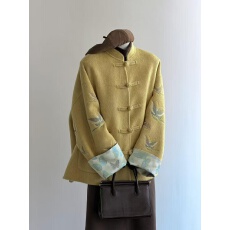 批发新中式国风<b class='q'>黄色</b>盘扣立领保暖刺绣双面羊毛大衣外套女冬季