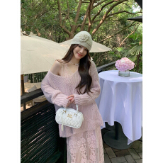 批发黄一粒 NORA STUDIO【法式晨昏】 粉色慵懒软糯羊毛麻花露肩毛衣