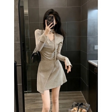 批发法式小个子v领<b class='q'>长袖</b><b class='q'>连衣裙</b>女2025秋季新款收腰显瘦不规则褶皱短裙