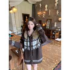 批发费尔岛连帽貉子毛领真毛皮草针织<b class='q'>开衫</b><b class='q'>毛衣</b>外套宽松复古牛角扣<b class='q'>女</b>