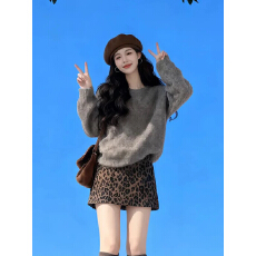 批发慵懒套装女秋冬新款韩系气质灰色圆领针织毛衣豹纹半身短裙<b class='q'>两件套</b>