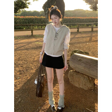 批发燕麦色羊羔毛绒连帽马甲背心女装秋冬韩系气质叠穿针织<b class='q'>毛衣</b>两件套