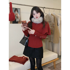 批发Y.JIA 伊嘉气质可拆卸<b class='q'>狐狸毛</b>领斗篷+修身显瘦针织打底衫套装