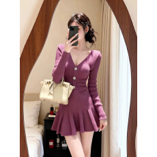 批发法式赫本风高级感百搭针织小黑裙女<b class='q'>秋</b>冬新款纯欲辣妹性感包臀短裙